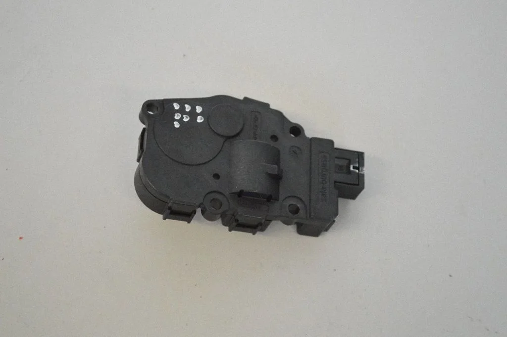 Air flap motor/actuator – Porsche Cayenne (92A) (2010-2017)