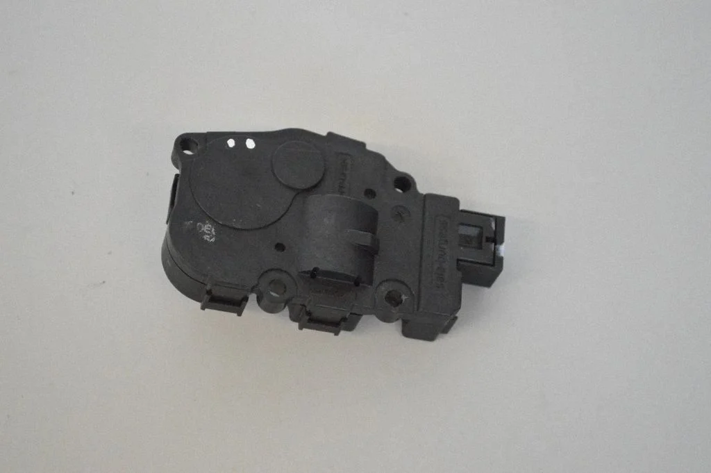 Air flap motor/actuator – Porsche Cayenne (92A) (2010-2017)