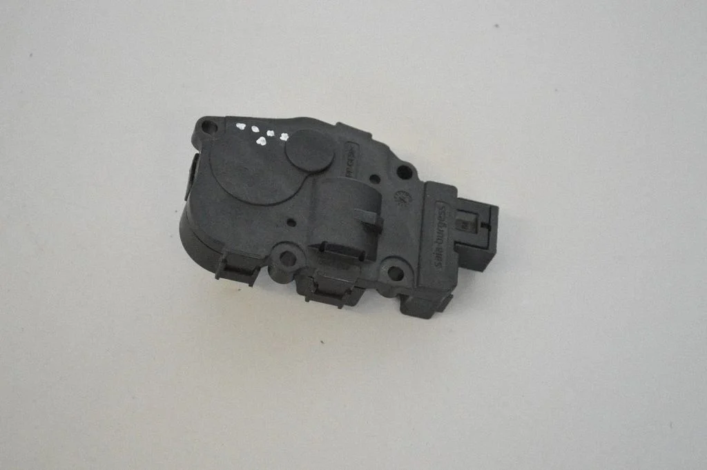 Air flap motor/actuator – Porsche Cayenne (92A) (2010-2017)