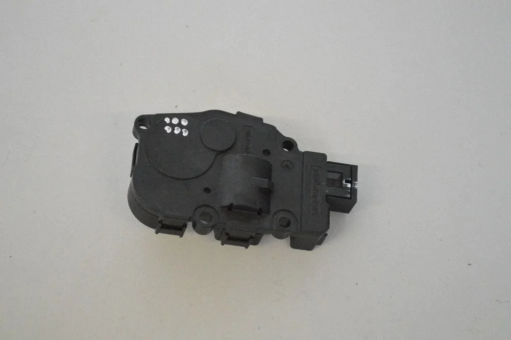 Air flap motor/actuator – Porsche Cayenne (92A) (2010-2017)