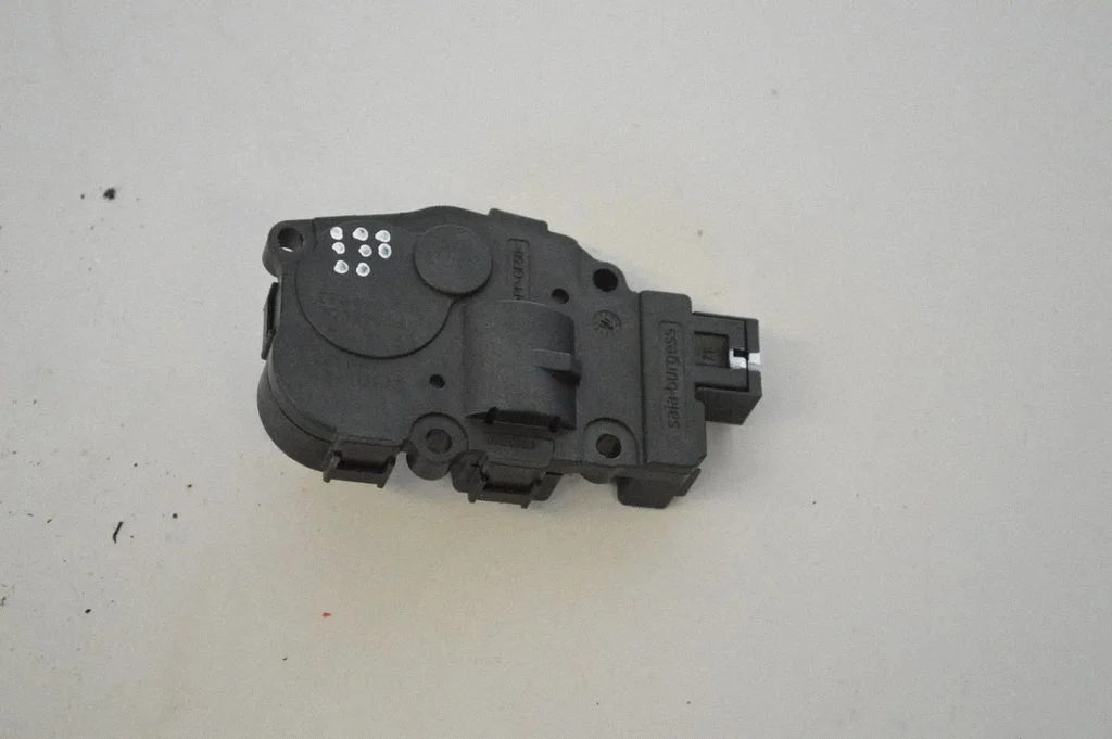 Air flap motor/actuator – Porsche Cayenne (92A) (2010-2017)
