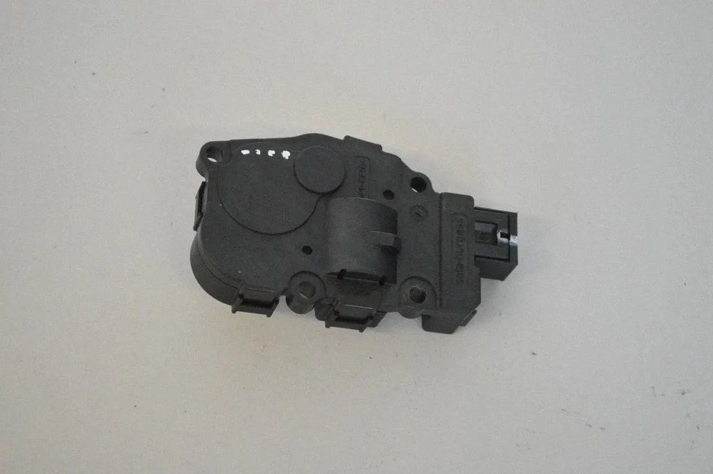 Air flap motor/actuator – Porsche Cayenne (92A) (2010-2017)