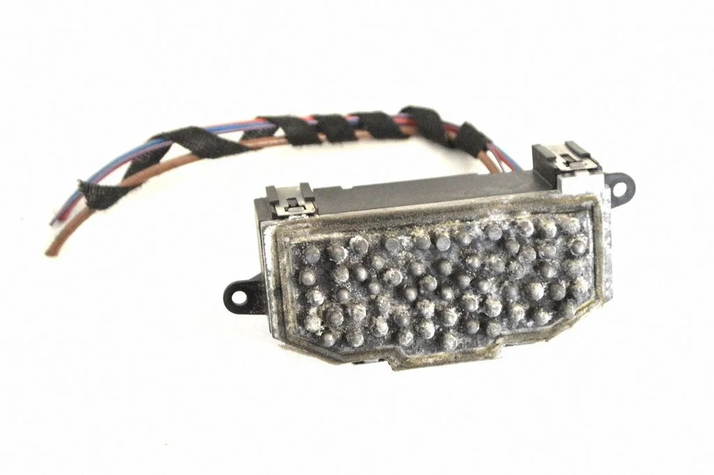 Salongipuhuri takisti 8K0820521