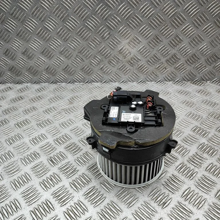 Krāsniņas ventilators/pūtējs 6836882