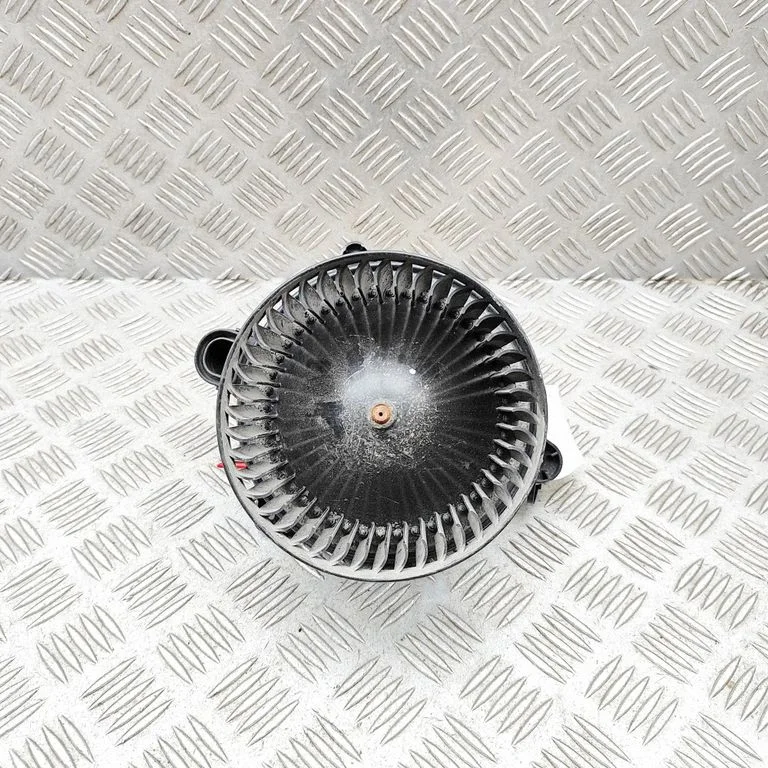 Krāsniņas ventilators/pūtējs A2478308400