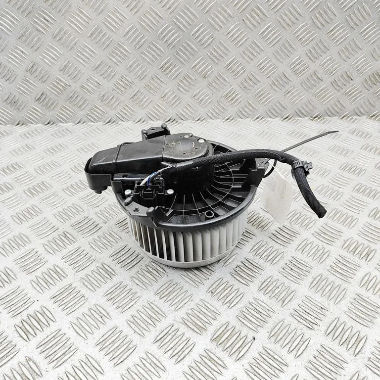 Heater fan/blower – Toyota Land Cruiser (J200) (2008-)