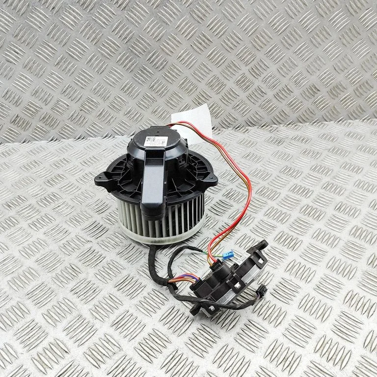 Krāsniņas ventilators/pūtējs A2478308600