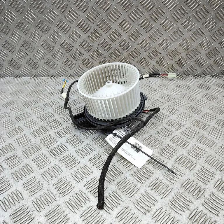 Krāsniņas ventilators/pūtējs A2239062702