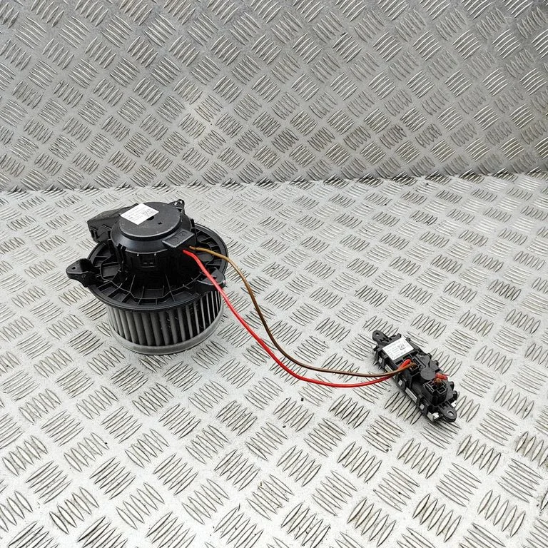Krāsniņas ventilators/pūtējs A2479061901