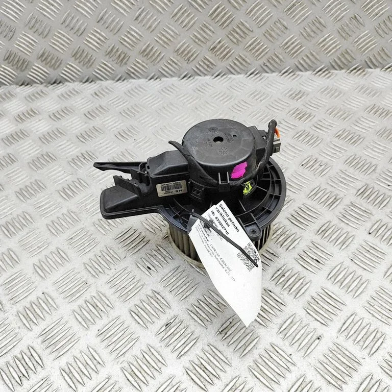 Salongipuhur 84369132 – Cadillac Escalade IV (2014-2020)