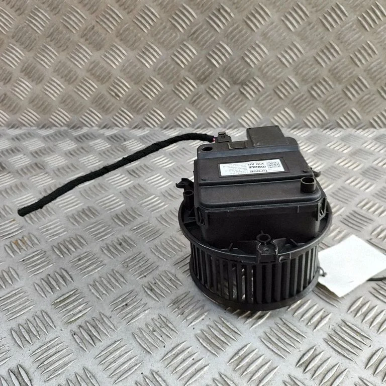 Krāsniņas ventilators/pūtējs 4M2820021C
