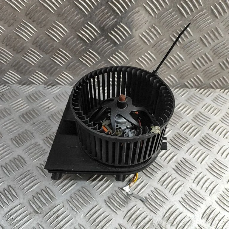 Krāsniņas ventilators/pūtējs F657878Q