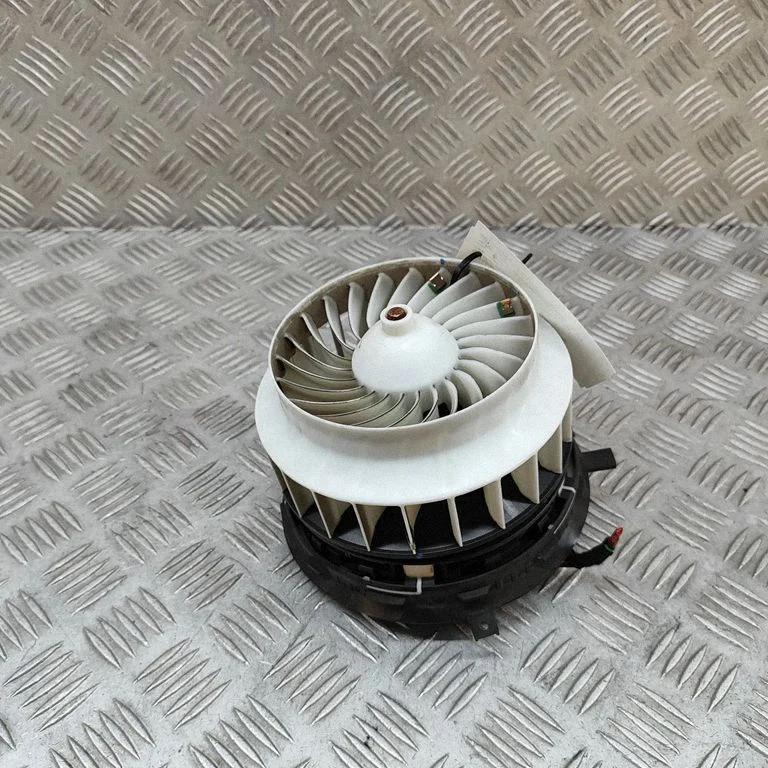 Krāsniņas ventilators/pūtējs – Mercedes-Benz E klase W213 (2016-)