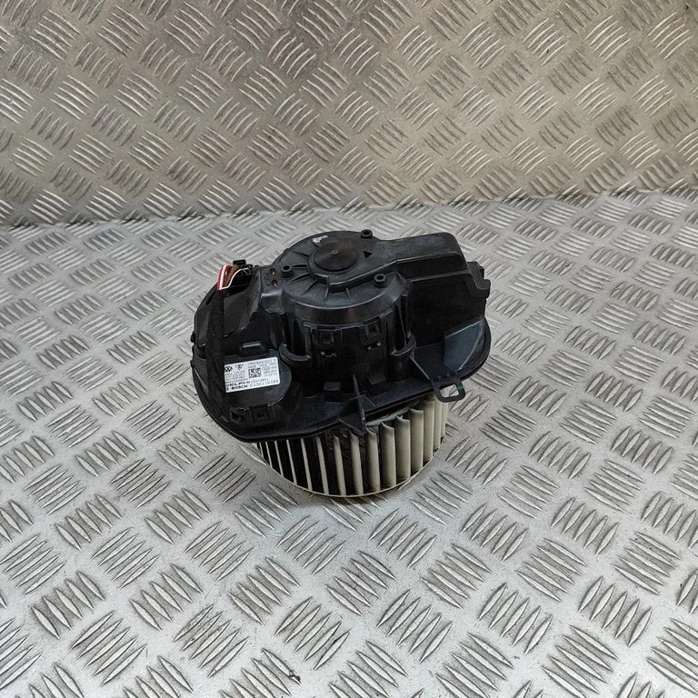 Krāsniņas ventilators/pūtējs 7P0820021F
