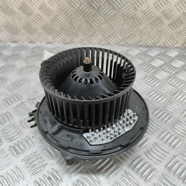 Krāsniņas ventilators/pūtējs – Volkswagen Passat B7 USA (2012-2019)