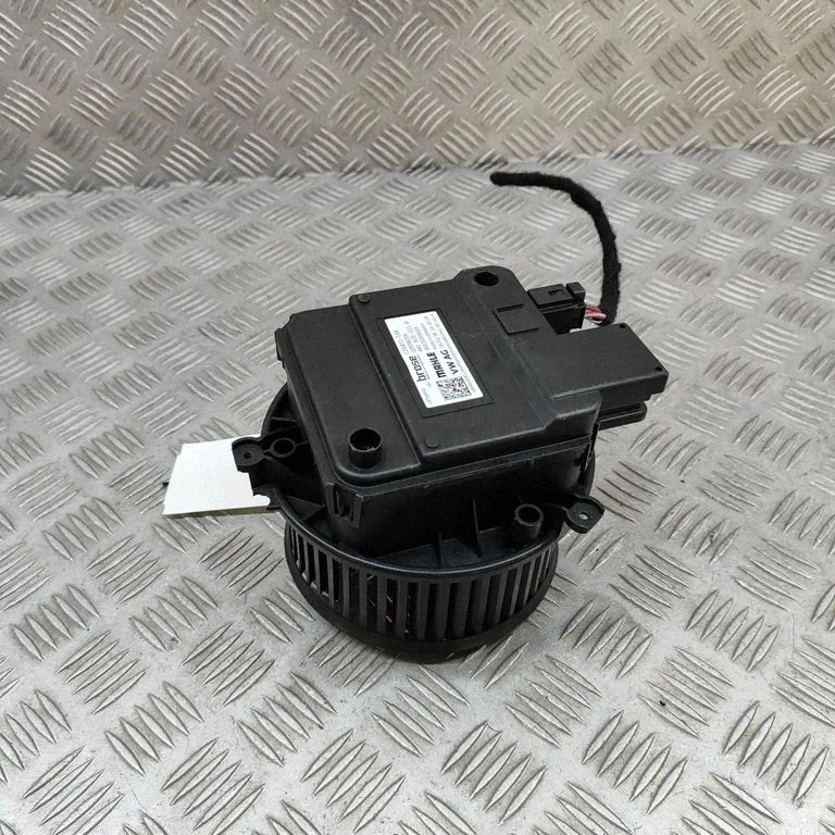 Krāsniņas ventilators/pūtējs 4M2820021B