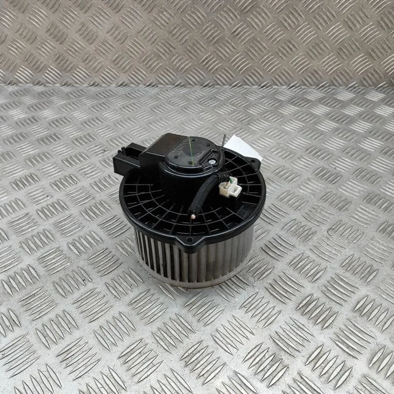 Krāsniņas ventilators/pūtējs GMK961B10