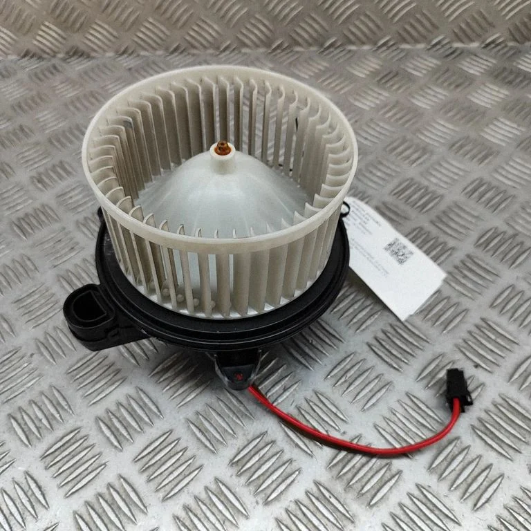 Krāsniņas ventilators/pūtējs A2478308600