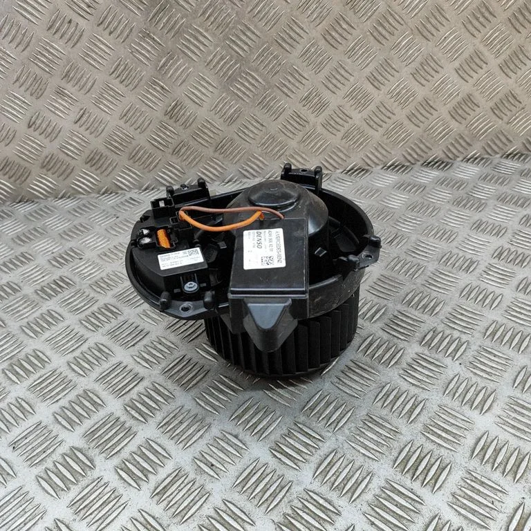 Krāsniņas ventilators/pūtējs A2469064200