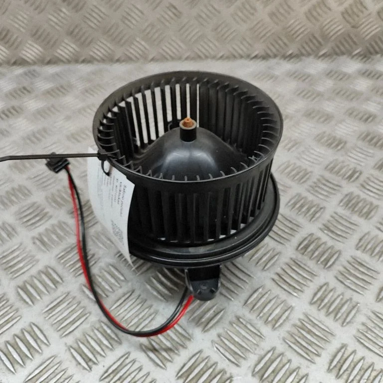 Krāsniņas ventilators/pūtējs A2478308400