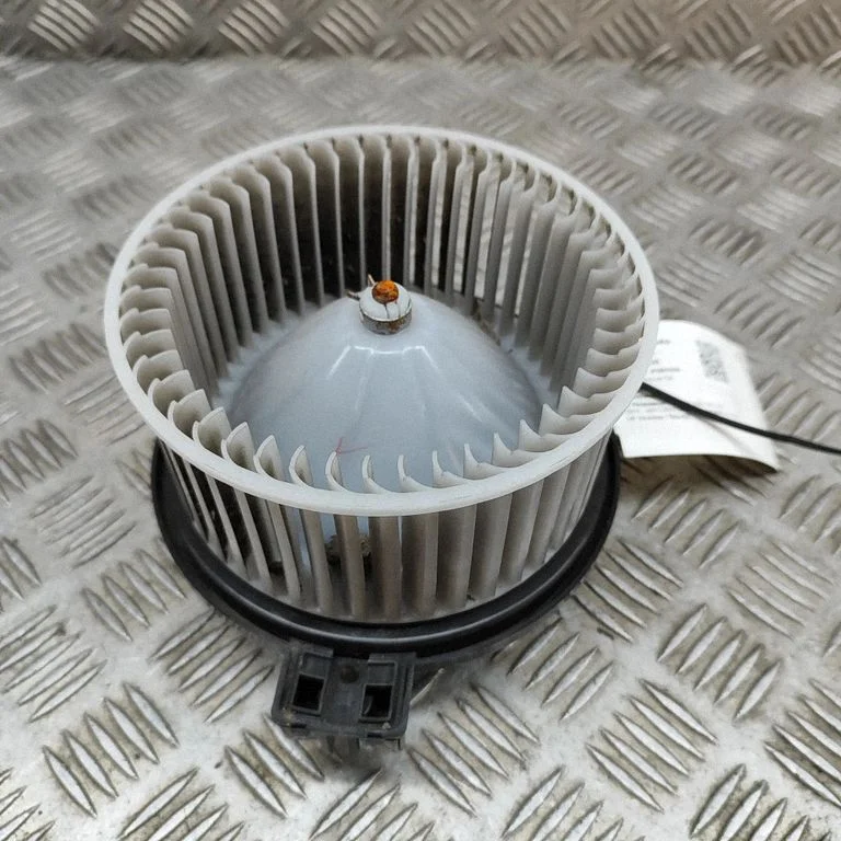 Krāsniņas ventilators/pūtējs HB111D65106