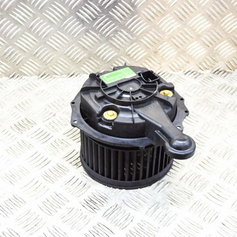 Krāsniņas ventilators/pūtējs 4R8H19846AA