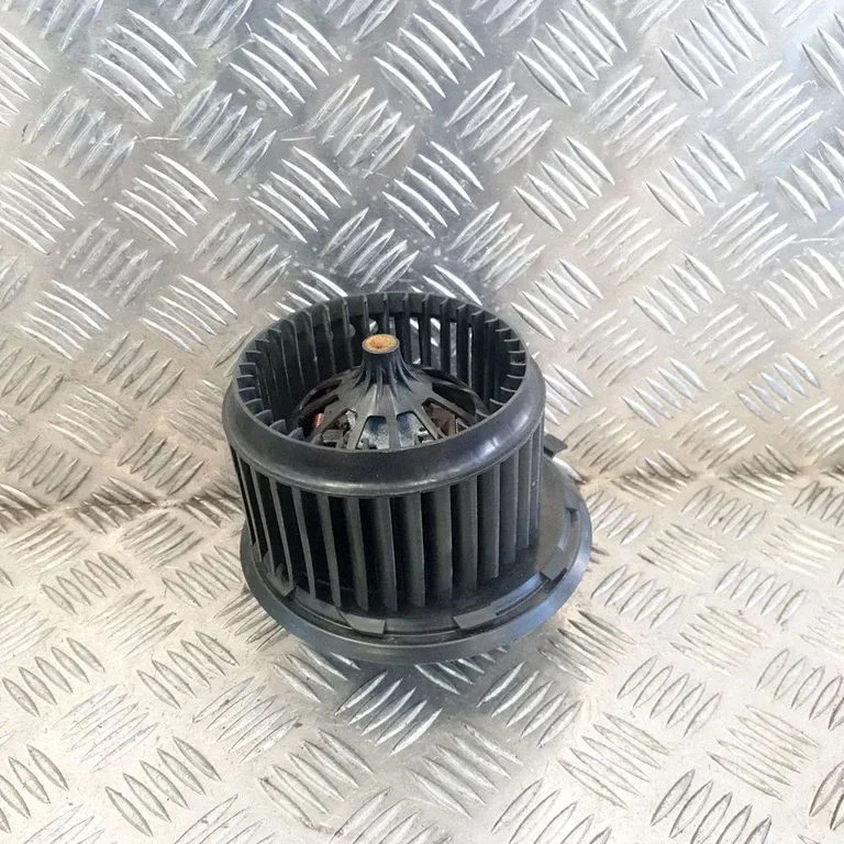 Krāsniņas ventilators/pūtējs 7H0819021A