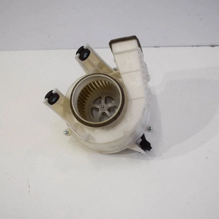 Krāsniņas ventilators/pūtējs – Toyota RAV 4 (XA40) (2012-2018)