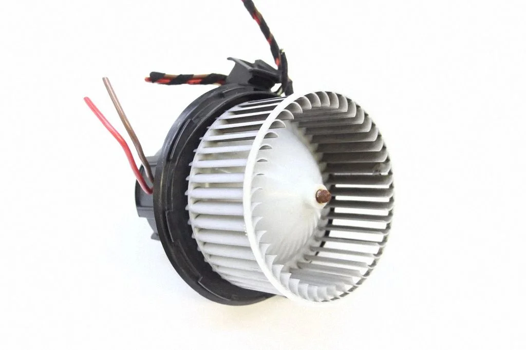 Krāsniņas ventilators/pūtējs – Mercedes-Benz CLA klase C117 X117 W117 (2013-2019)