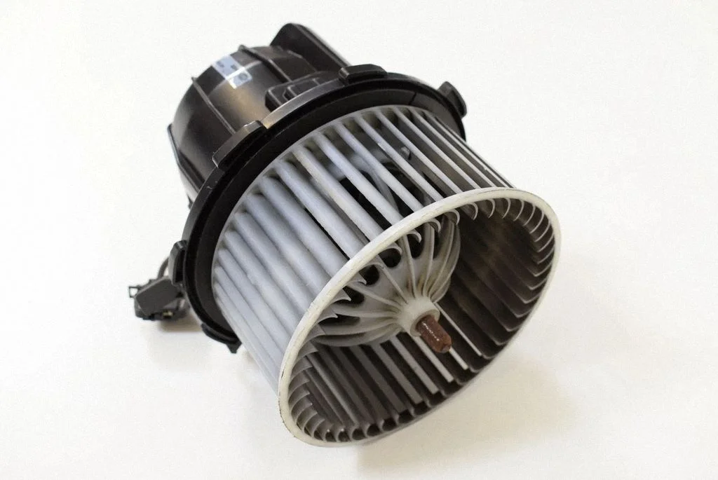 Krāsniņas ventilators/pūtējs 8EW351040