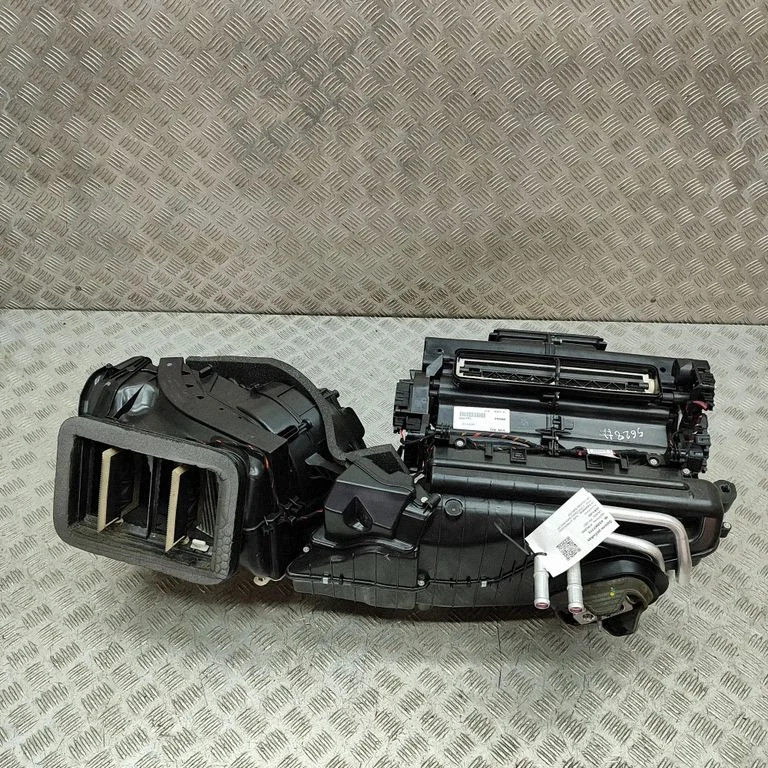 Salona klimata mezgla komplekts 8W1820005AK