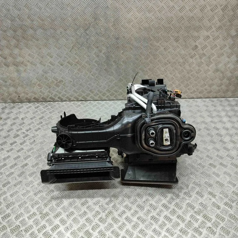 Salongi kütte- ja kliimaploki komplekt 7T2816005
