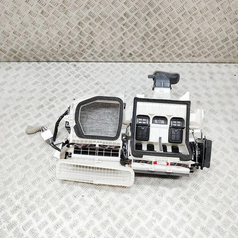 Salongi kütte- ja kliimaploki komplekt 277605BT2A