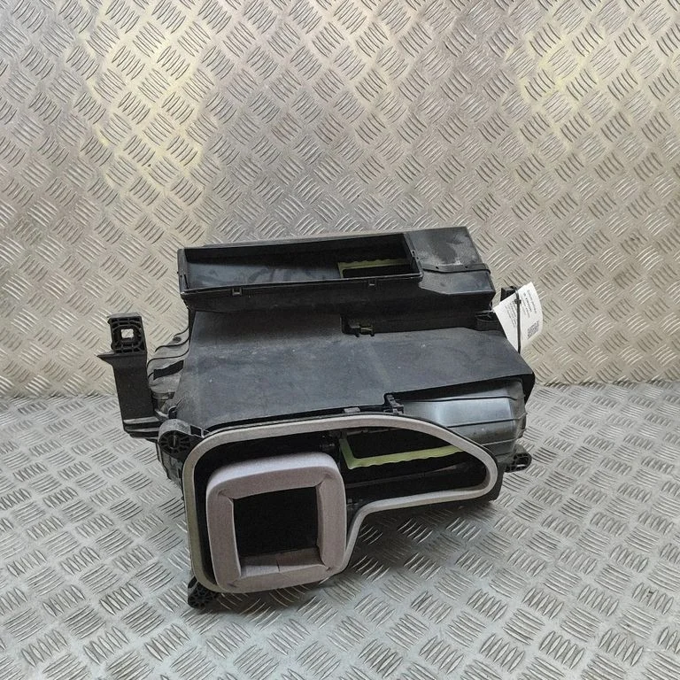 Salongi kütte- ja kliimaploki komplekt 1EA820153M