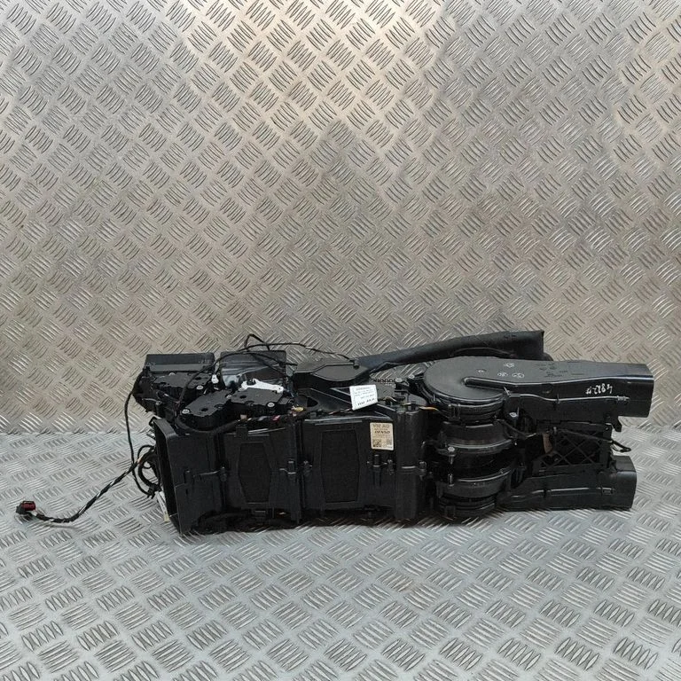 Interior heater climate box assembly – Audi Q7 4M (2015-)