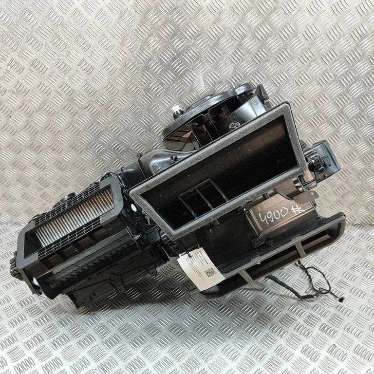 Interior heater climate box assembly 5Q0907521F