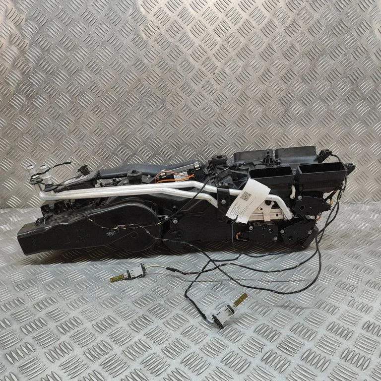 Salona klimata mezgla komplekts – Audi A8 S8 D4 4H (2010-2016)