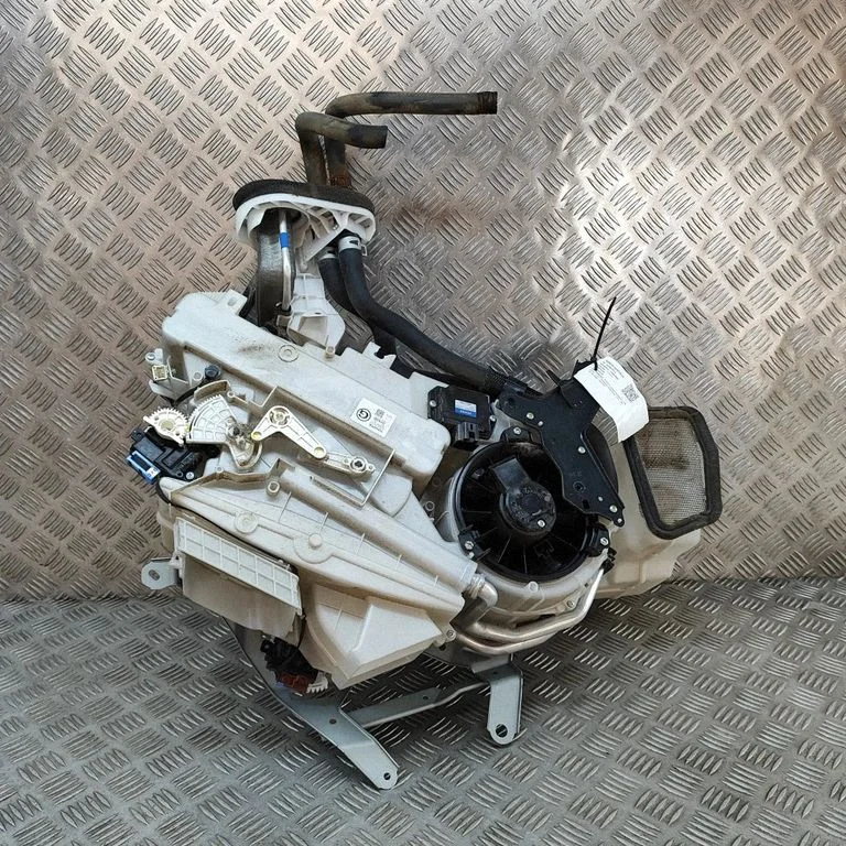 Salongi kütte- ja kliimaploki komplekt – Toyota Land Cruiser (J200) (2008-)