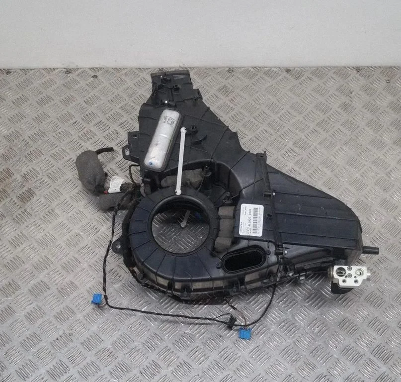 Salona klimata mezgla komplekts 4L0820004C
