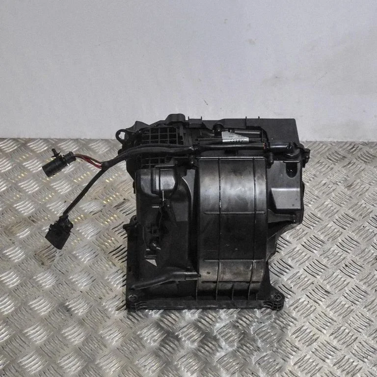 Interior heater climate box assembly 4F0971547