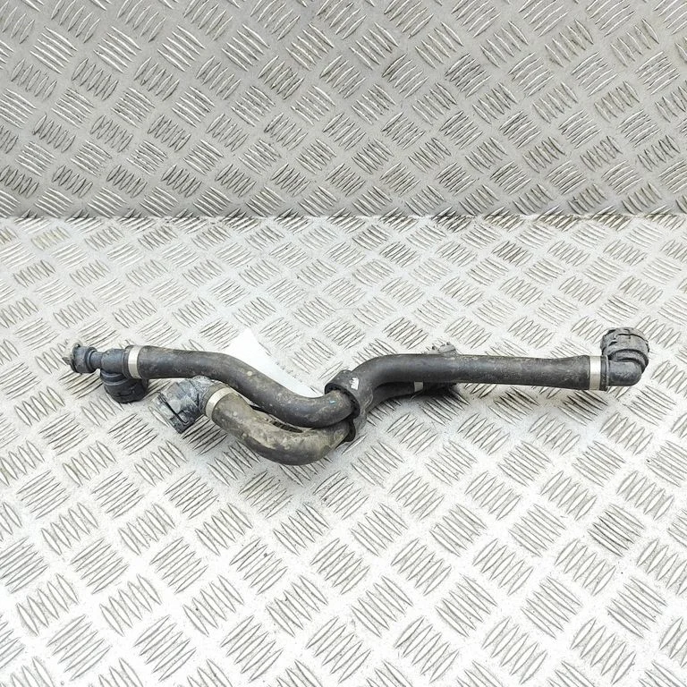 Motora dzesēšanas caurule (-es)/šļūtene (-es) A2975013501