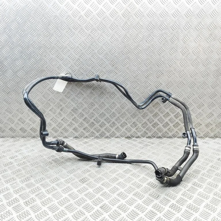 Motora dzesēšanas caurule (-es)/šļūtene (-es) A2975011500