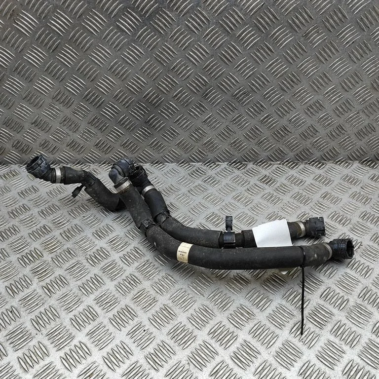 Motora dzesēšanas caurule (-es)/šļūtene (-es) A2978307102
