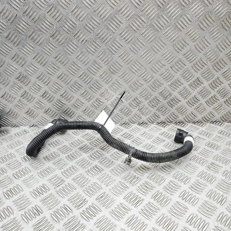 Engine coolant pipe/hose