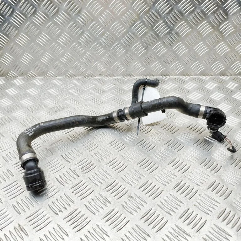 Motora dzesēšanas caurule (-es)/šļūtene (-es) A2435001100