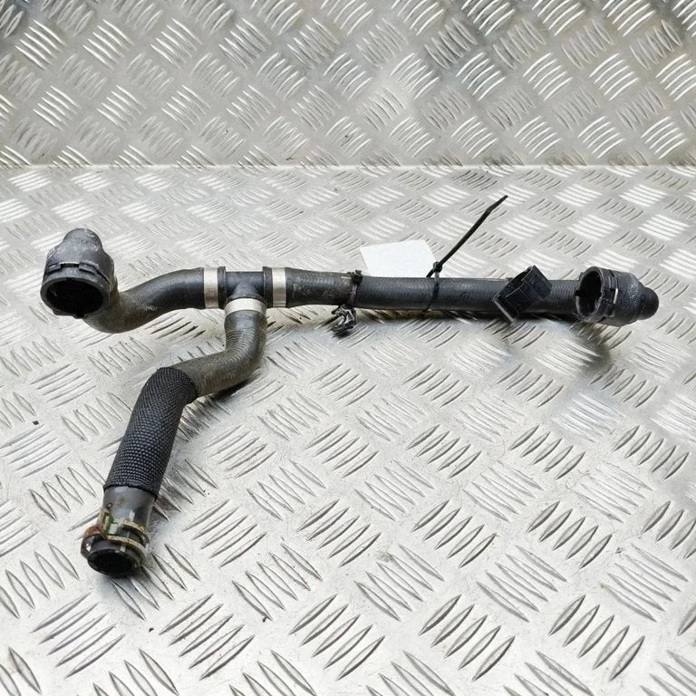 Motora dzesēšanas caurule (-es)/šļūtene (-es) A2435000900