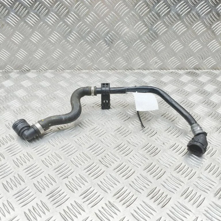 Motora dzesēšanas caurule (-es)/šļūtene (-es) A2435002100
