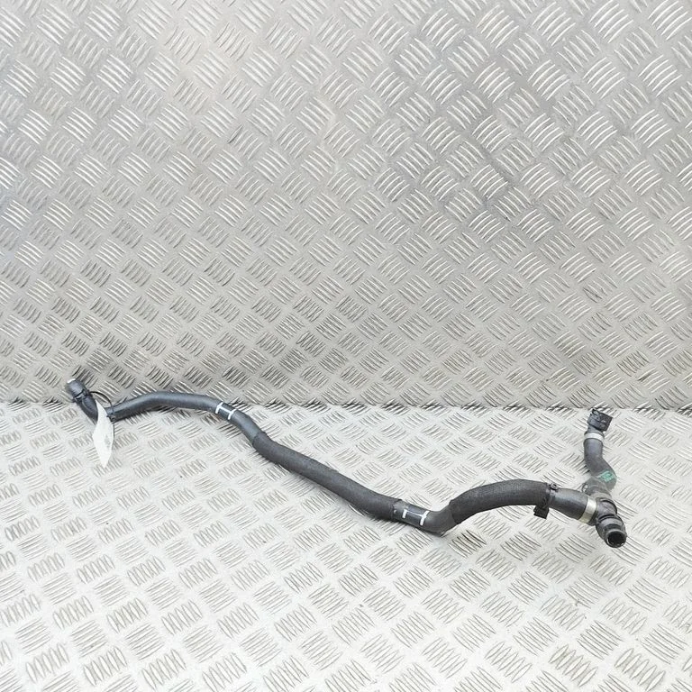 Motora dzesēšanas caurule (-es)/šļūtene (-es) 9503837