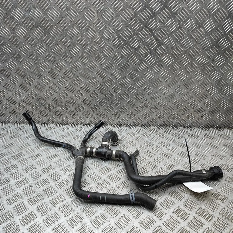 Motora dzesēšanas caurule (-es)/šļūtene (-es) 1EA121113A