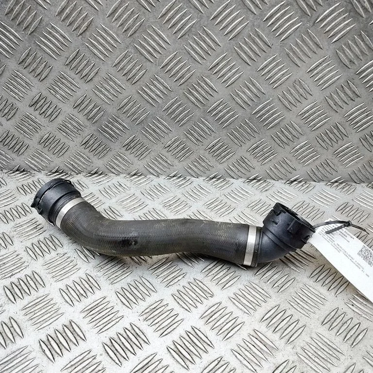 Motora dzesēšanas caurule (-es)/šļūtene (-es) A2235012101